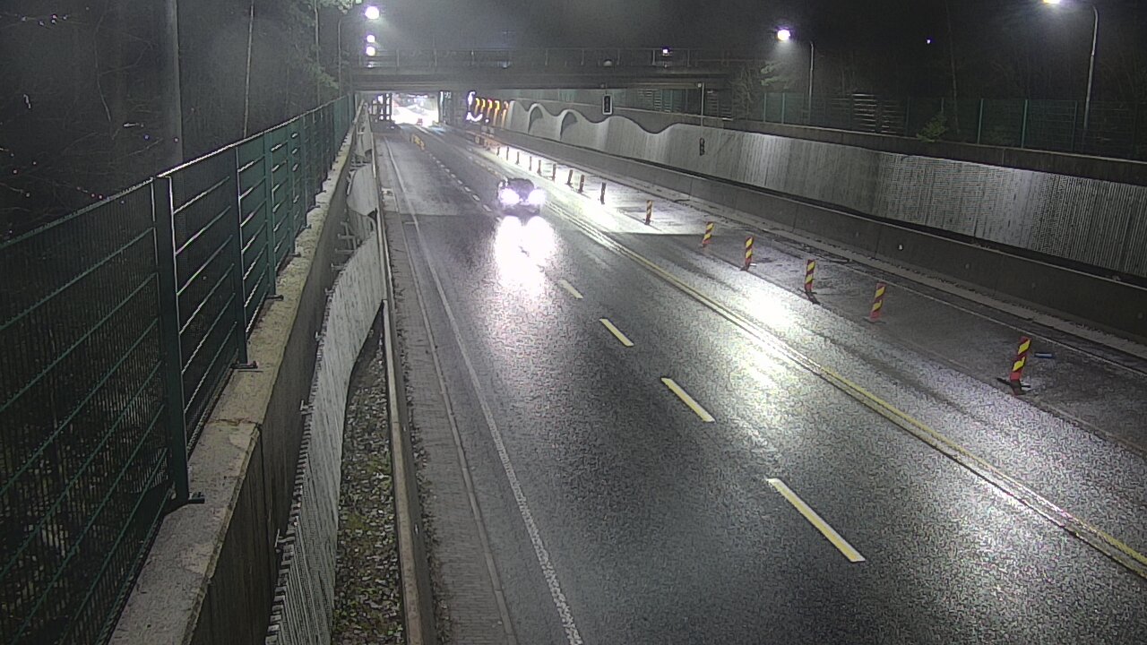 Weather Camera Image Road 102 Espoo Hiidenkallion tunneli, suuaukko north., Espoo, Uusimaa