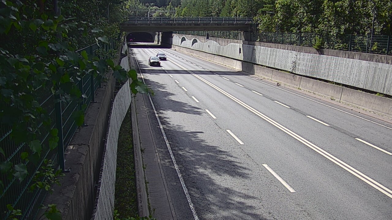 Weather Camera Image Road 102 Espoo Hiidenkallion tunneli, suuaukko north., Espoo, Uusimaa