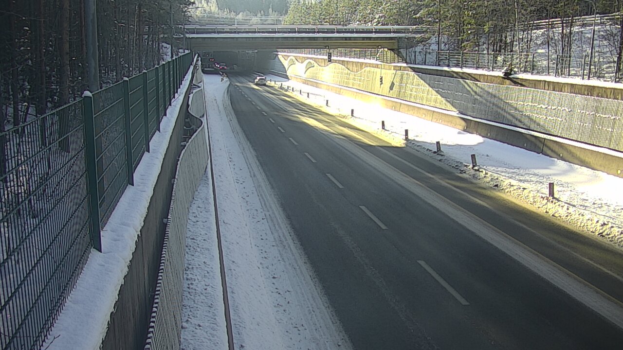 Weather Camera Image Road 102 Espoo Hiidenkallion tunneli, suuaukko north., Espoo, Uusimaa
