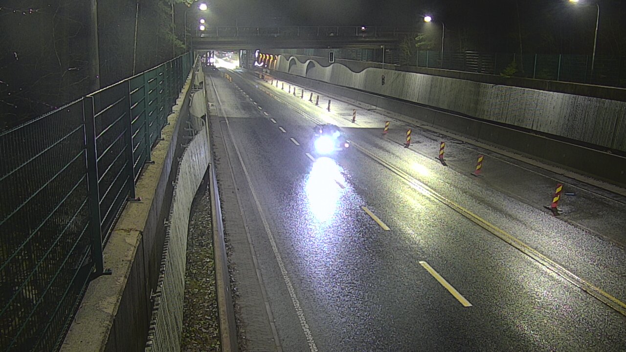 Weather Camera Image Road 102 Espoo Hiidenkallion tunneli, suuaukko north., Espoo, Uusimaa