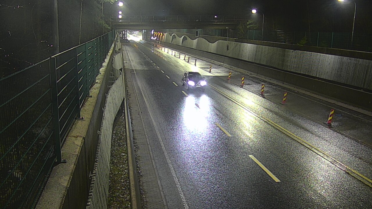 Weather Camera Image Road 102 Espoo Hiidenkallion tunneli, suuaukko north., Espoo, Uusimaa