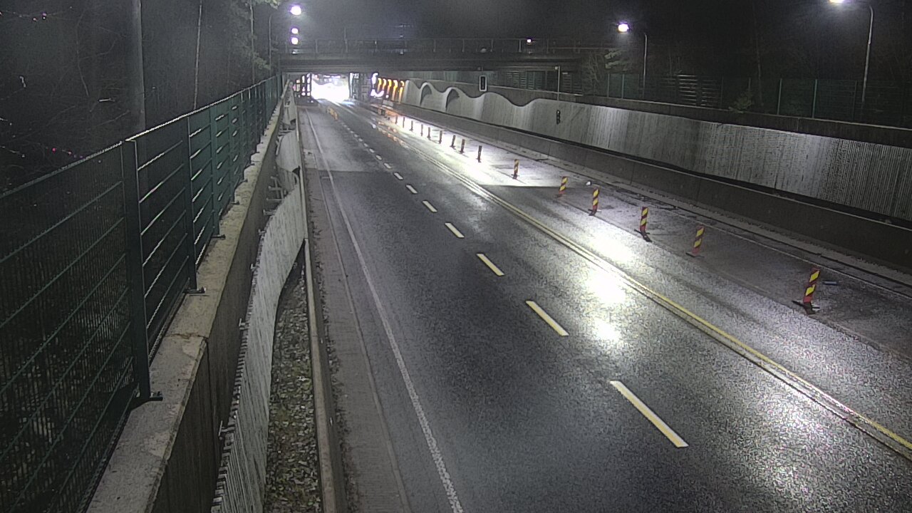 Weather Camera Image Road 102 Espoo Hiidenkallion tunneli, suuaukko north., Espoo, Uusimaa