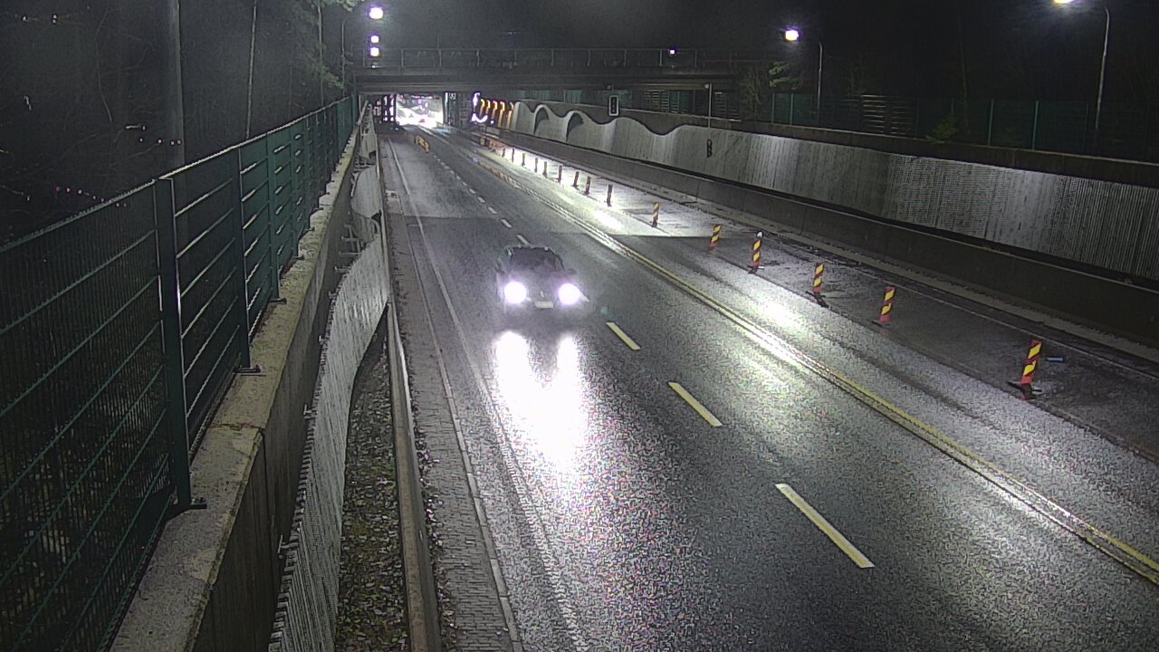 Weather Camera Image Road 102 Espoo Hiidenkallion tunneli, suuaukko north., Espoo, Uusimaa