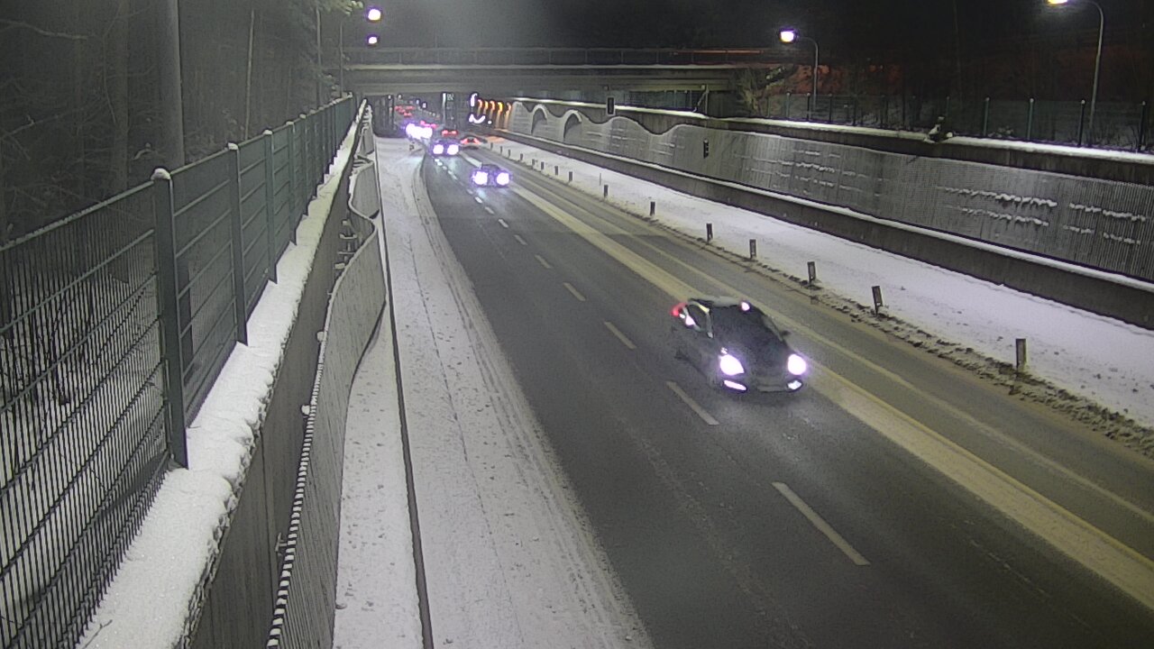Weather Camera Image Road 102 Espoo Hiidenkallion tunneli, suuaukko north., Espoo, Uusimaa