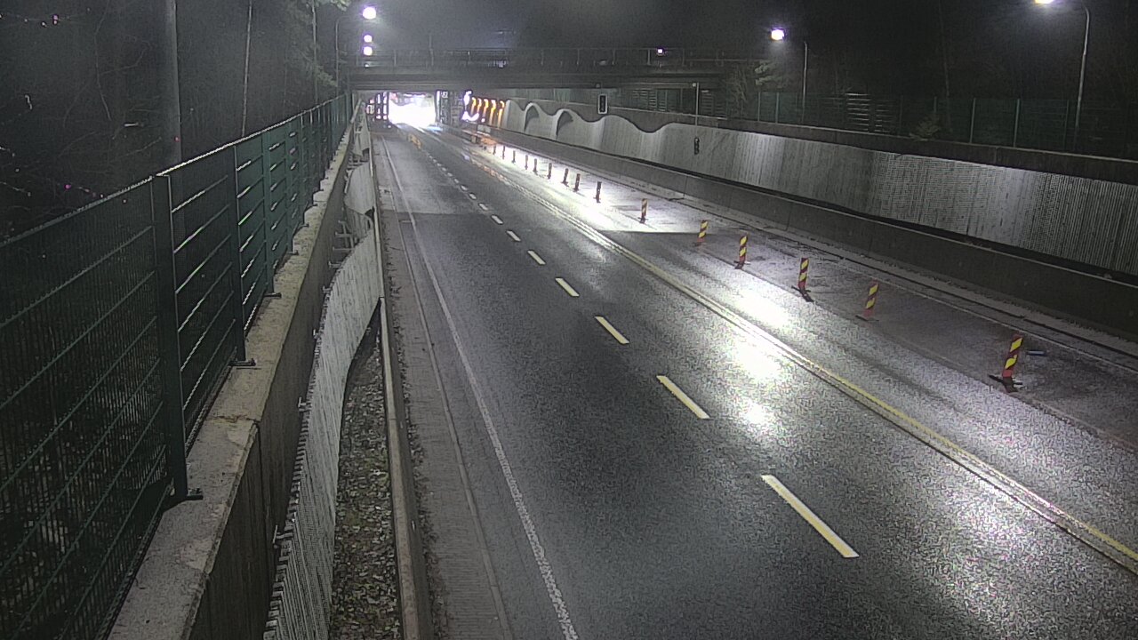Weather Camera Image Road 102 Espoo Hiidenkallion tunneli, suuaukko north., Espoo, Uusimaa