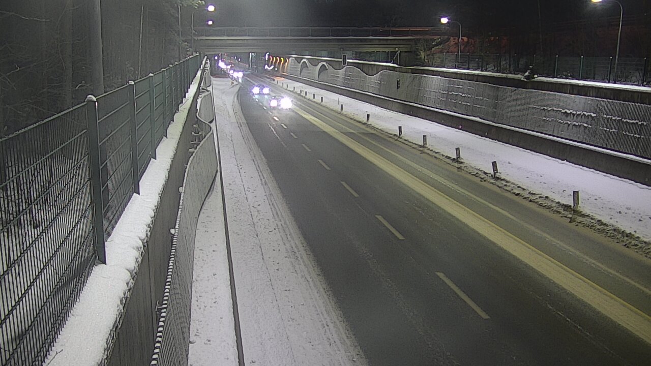 Weather Camera Image Road 102 Espoo Hiidenkallion tunneli, suuaukko north., Espoo, Uusimaa