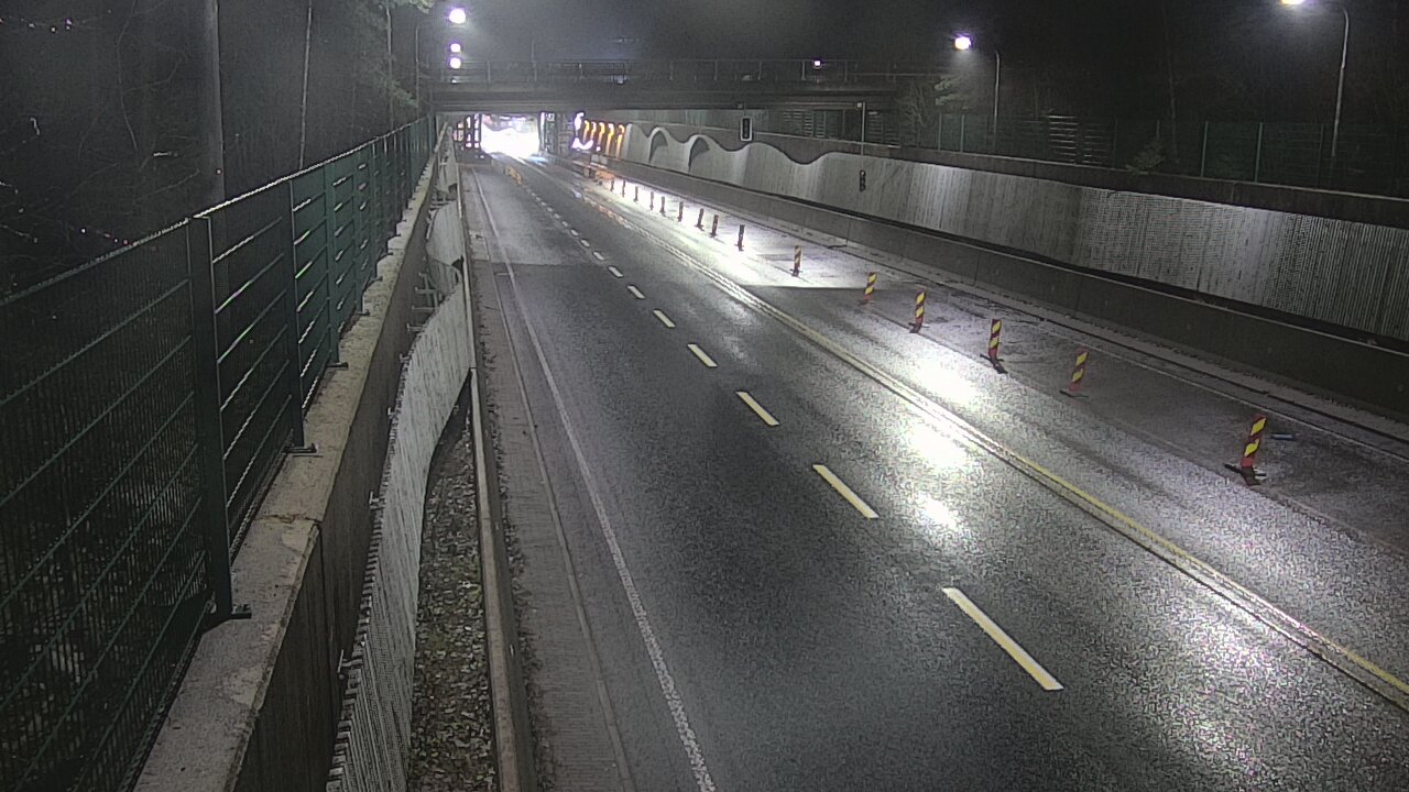 Weather Camera Image Road 102 Espoo Hiidenkallion tunneli, suuaukko north., Espoo, Uusimaa