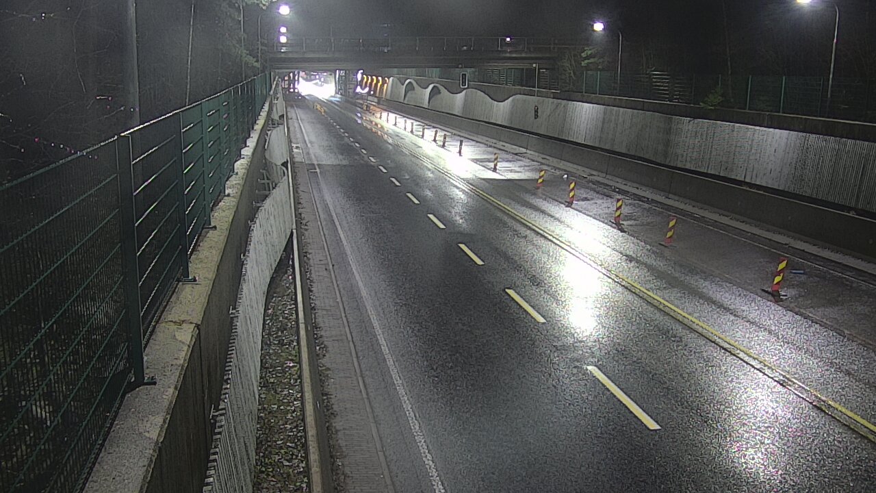 Weather Camera Image Road 102 Espoo Hiidenkallion tunneli, suuaukko north., Espoo, Uusimaa