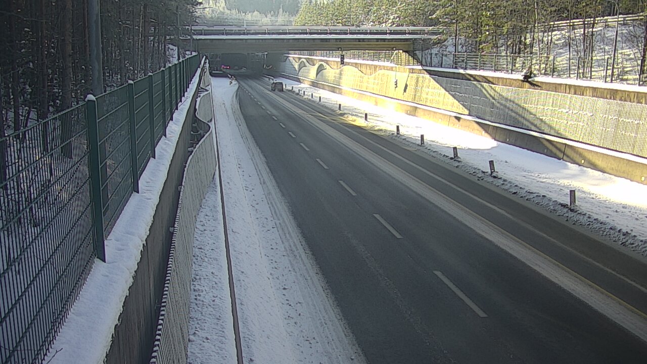 Weather Camera Image Road 102 Espoo Hiidenkallion tunneli, suuaukko north., Espoo, Uusimaa