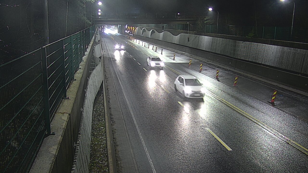 Weather Camera Image Road 102 Espoo Hiidenkallion tunneli, suuaukko north., Espoo, Uusimaa