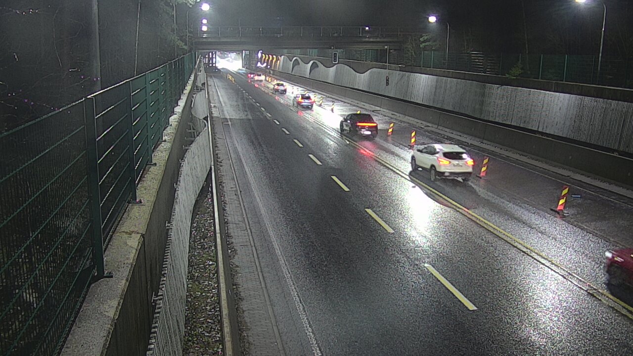 Weather Camera Image Road 102 Espoo Hiidenkallion tunneli, suuaukko north., Espoo, Uusimaa