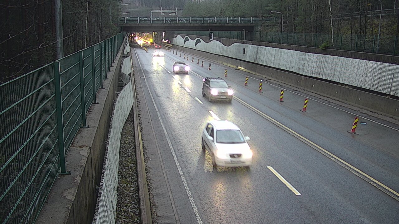 Weather Camera Image Väg 102 Esbo Hiidenkallio tunnel, suuaukko nord., Espoo, Uusimaa
