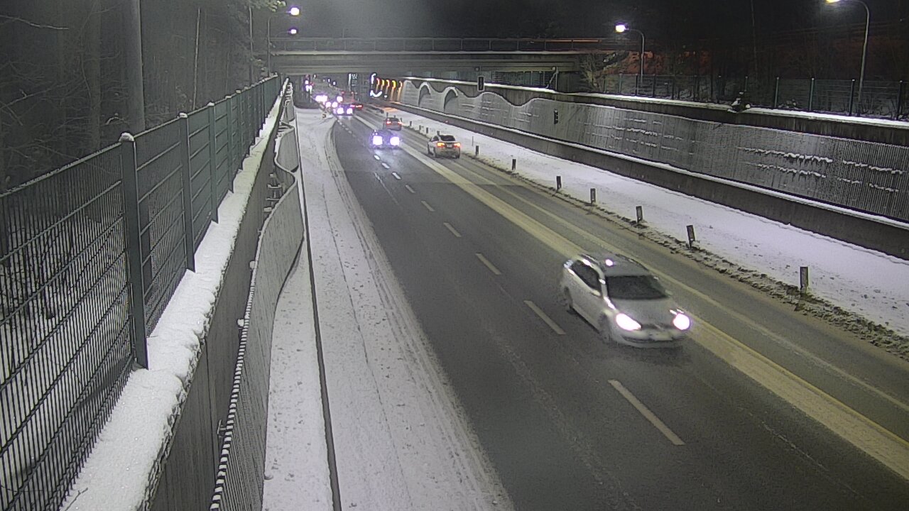 Weather Camera Image Road 102 Espoo Hiidenkallion tunneli, suuaukko north., Espoo, Uusimaa