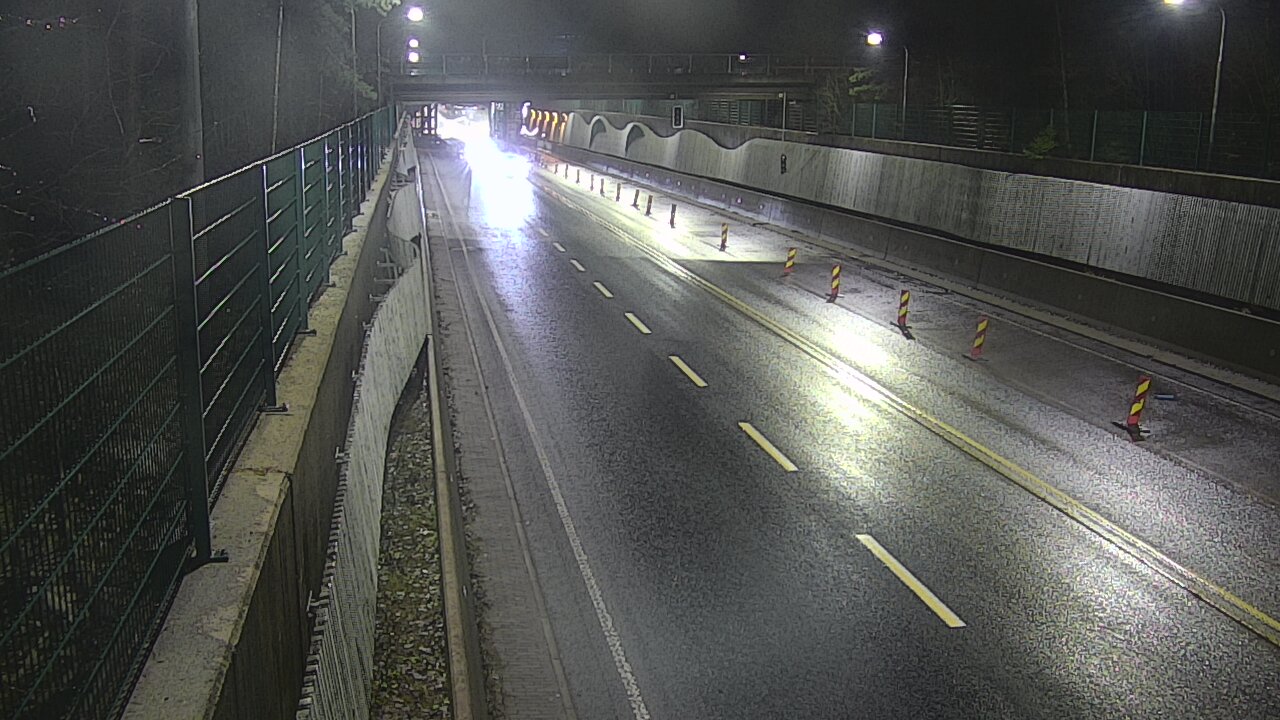 Weather Camera Image Road 102 Espoo Hiidenkallion tunneli, suuaukko north., Espoo, Uusimaa