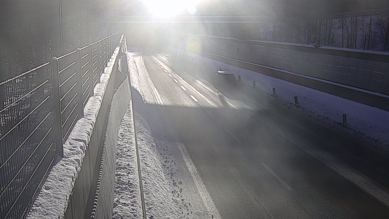 Weather Camera Image Road 102 Espoo Hiidenkallion tunneli, suuaukko north., Espoo, Uusimaa