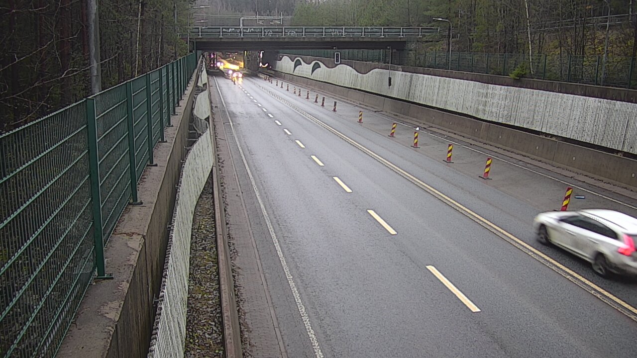 Weather Camera Image Väg 102 Esbo Hiidenkallio tunnel, suuaukko nord., Espoo, Uusimaa