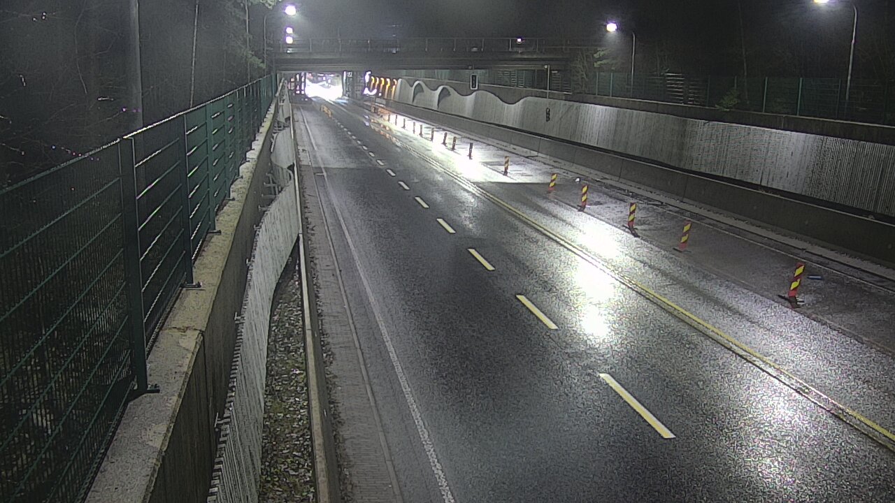 Weather Camera Image Road 102 Espoo Hiidenkallion tunneli, suuaukko north., Espoo, Uusimaa