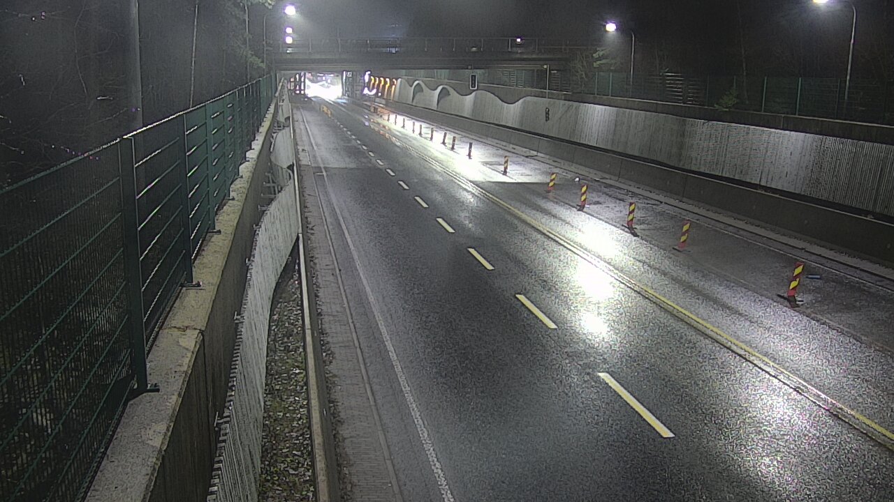 Weather Camera Image Road 102 Espoo Hiidenkallion tunneli, suuaukko north., Espoo, Uusimaa