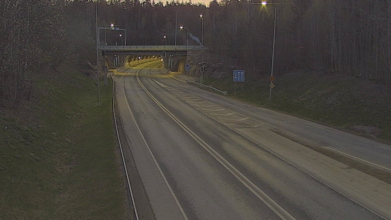 Kelikamerat Kuva Tie 102 Hiidenkallion tunneli, suuaukko etelä, Espoo, Uusimaa