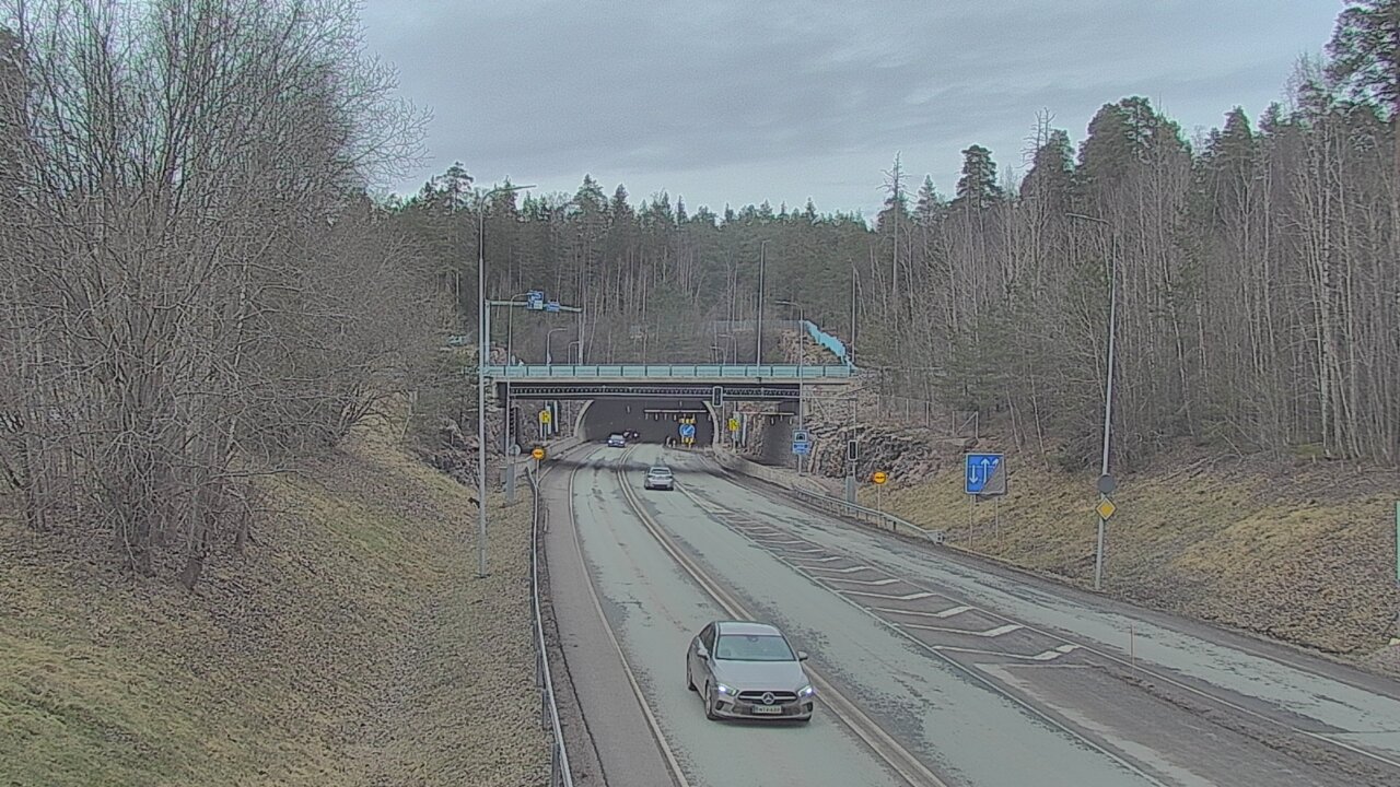 Kelikamerat Kuva Tie 102 Hiidenkallion tunneli, suuaukko etelä, Espoo, Uusimaa