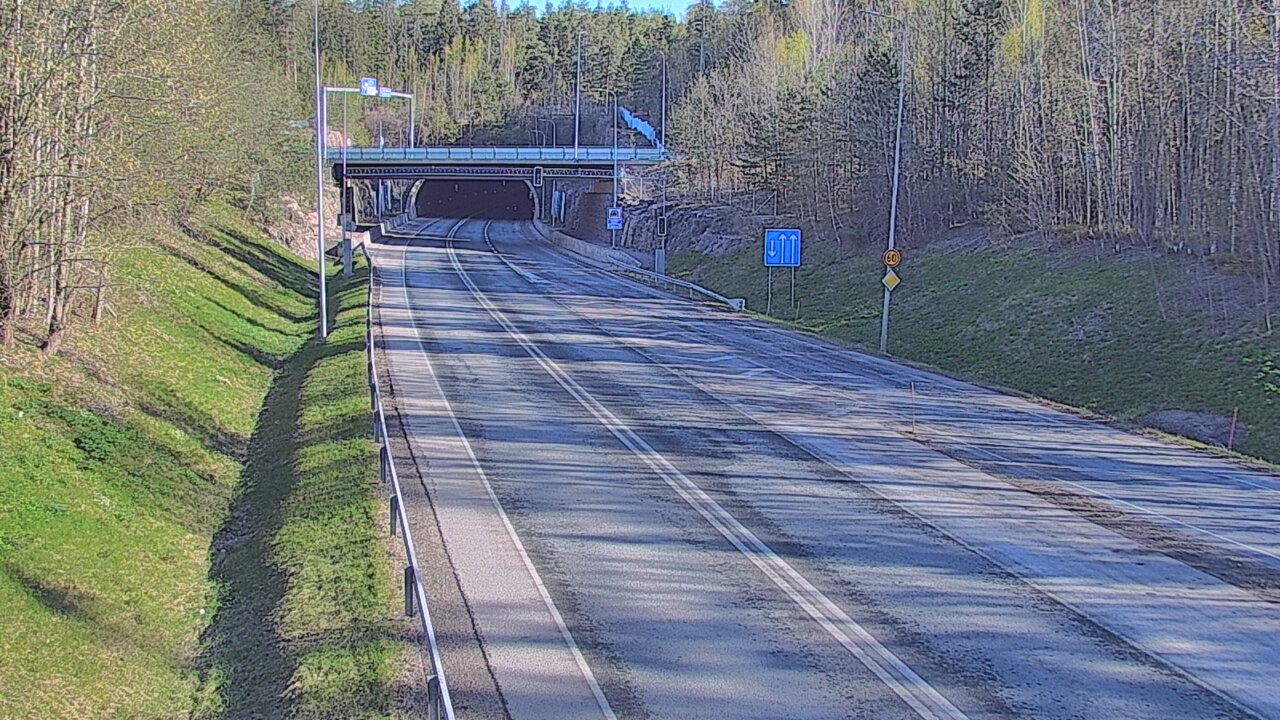 Kelikamerat Kuva Tie 102 Hiidenkallion tunneli, suuaukko etelä, Espoo, Uusimaa