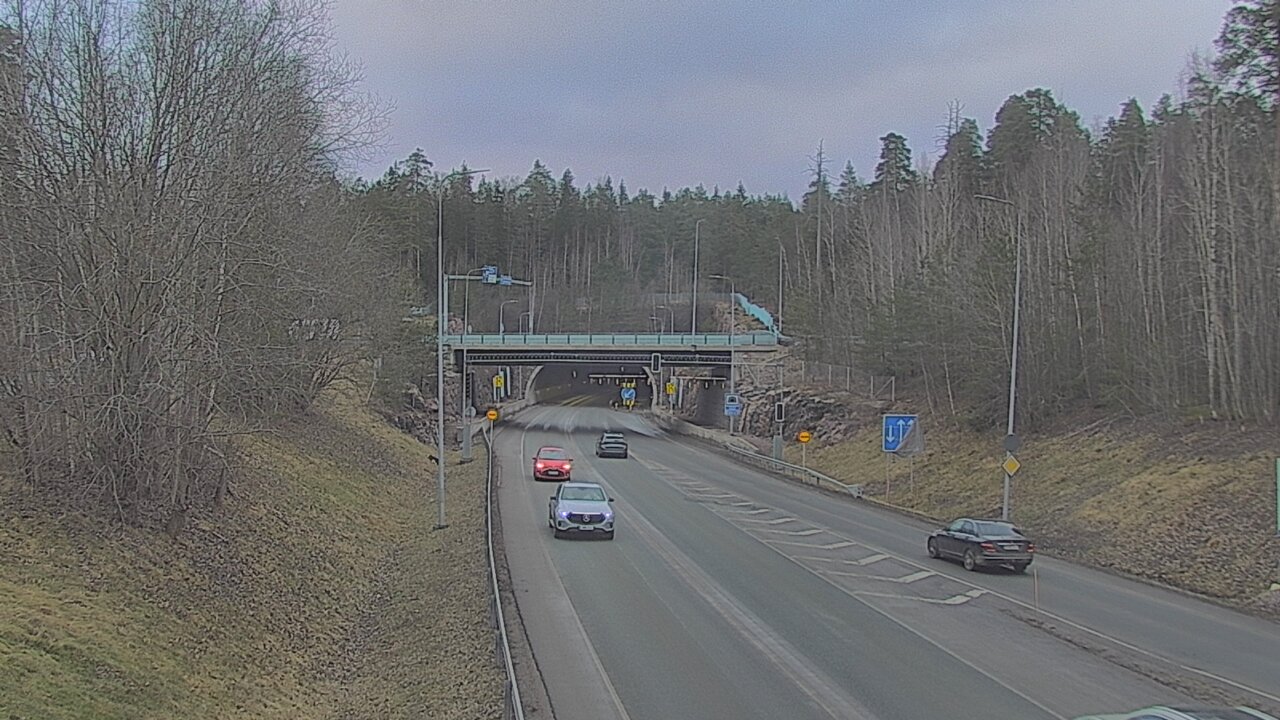 Weather Camera Image Tie 102 Hiidenkallion tunneli, suuaukko etelä, Espoo, Uusimaa