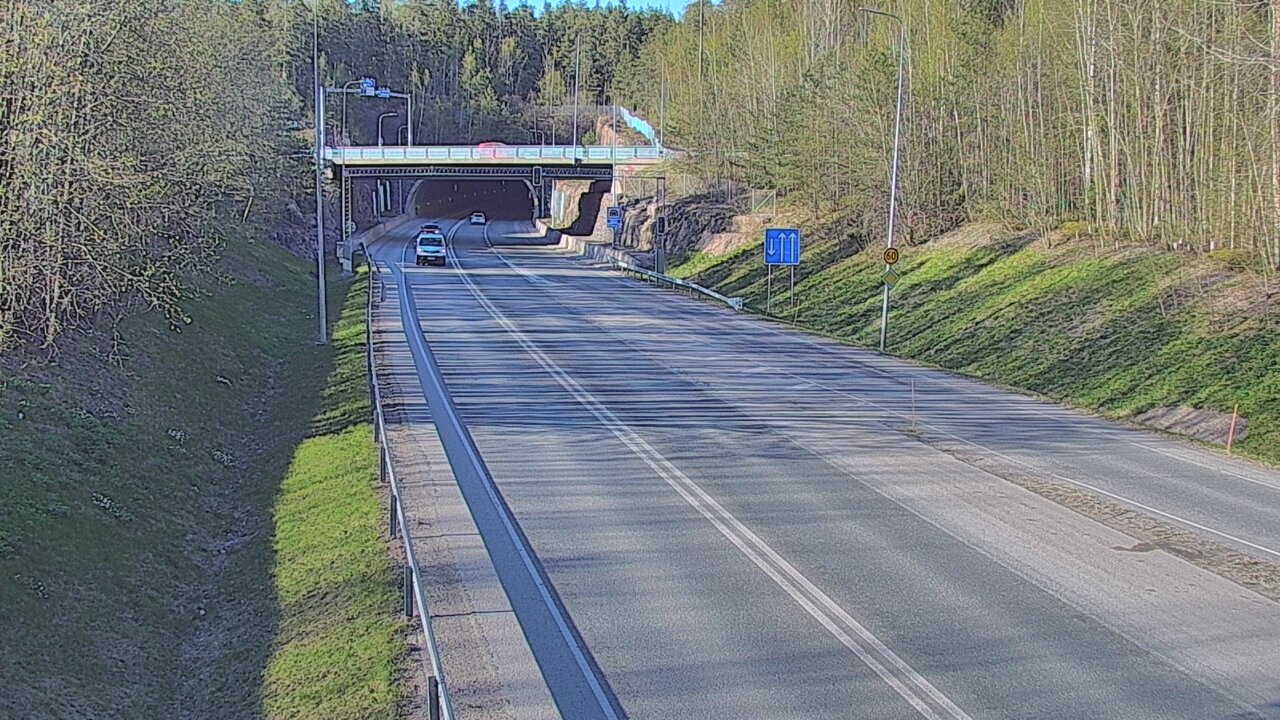 Kelikamerat Kuva Tie 102 Hiidenkallion tunneli, suuaukko etelä, Espoo, Uusimaa