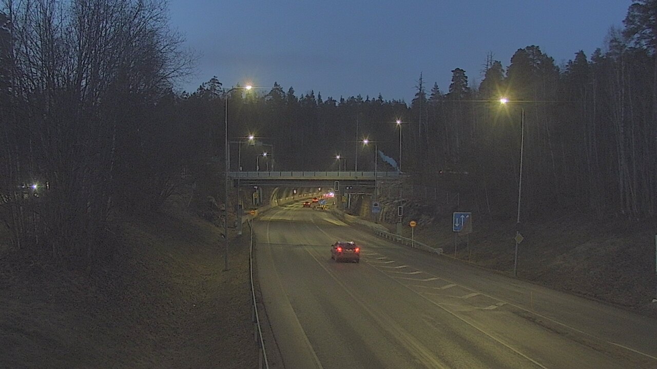 Weather Camera Image Tie 102 Hiidenkallion tunneli, suuaukko etelä, Espoo, Uusimaa