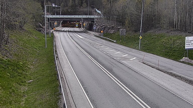 Weather Camera Image Tie 102 Hiidenkallion tunneli, suuaukko etelä, Espoo, Uusimaa