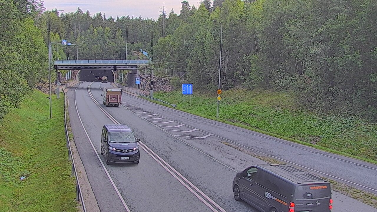 Kelikamerat Kuva Tie 102 Hiidenkallion tunneli, suuaukko etelä, Espoo, Uusimaa