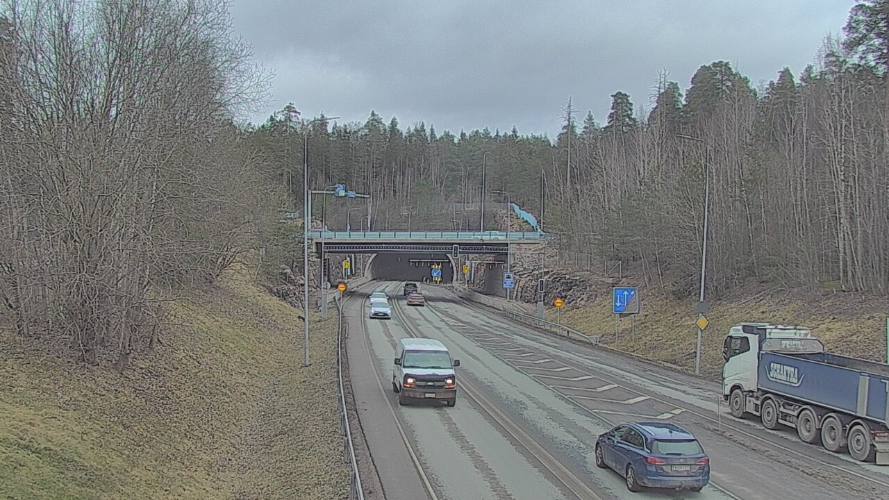 Kelikamerat Kuva Tie 102 Hiidenkallion tunneli, suuaukko etelä, Espoo, Uusimaa