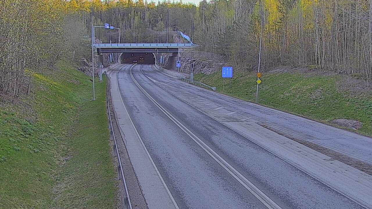 Kelikamerat Kuva Tie 102 Hiidenkallion tunneli, suuaukko etelä, Espoo, Uusimaa