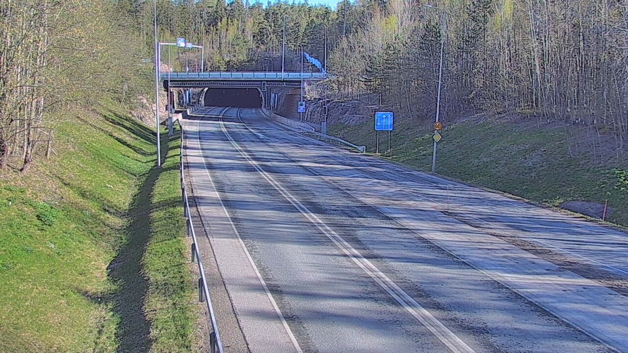 Kelikamerat Kuva Tie 102 Hiidenkallion tunneli, suuaukko etelä, Espoo, Uusimaa