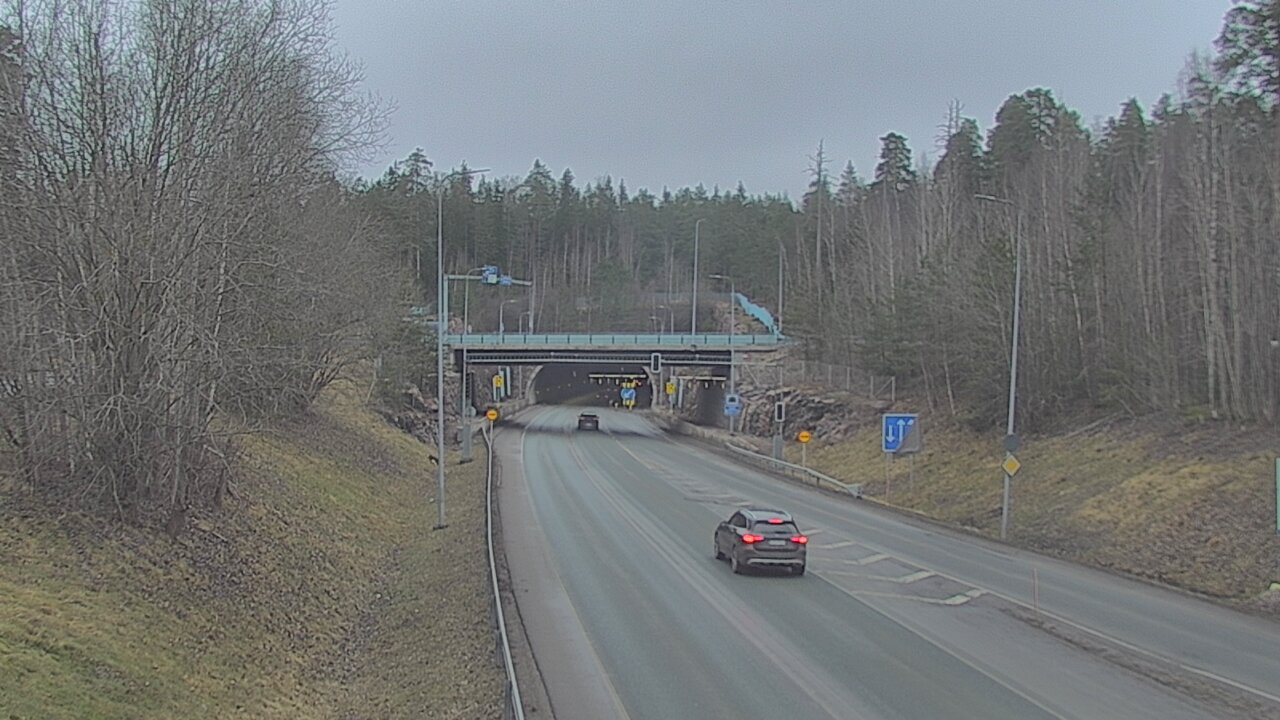 Weather Camera Image Tie 102 Hiidenkallion tunneli, suuaukko etelä, Espoo, Uusimaa
