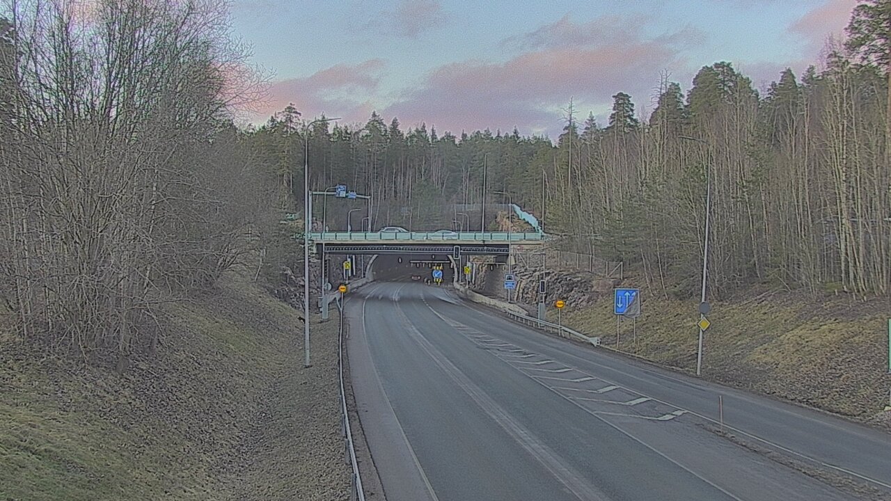 Weather Camera Image Tie 102 Hiidenkallion tunneli, suuaukko etelä, Espoo, Uusimaa
