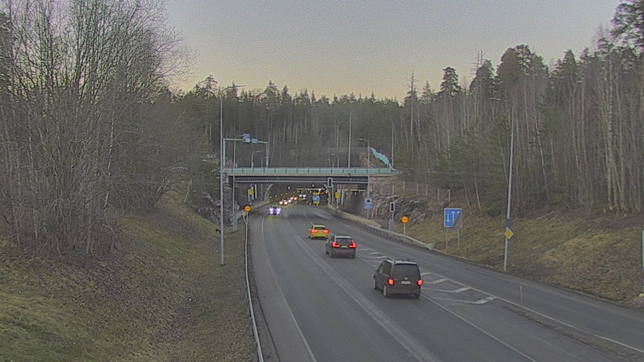 Weather Camera Image Tie 102 Hiidenkallion tunneli, suuaukko etelä, Espoo, Uusimaa