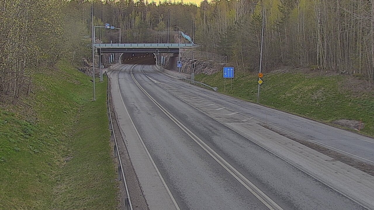 Kelikamerat Kuva Tie 102 Hiidenkallion tunneli, suuaukko etelä, Espoo, Uusimaa