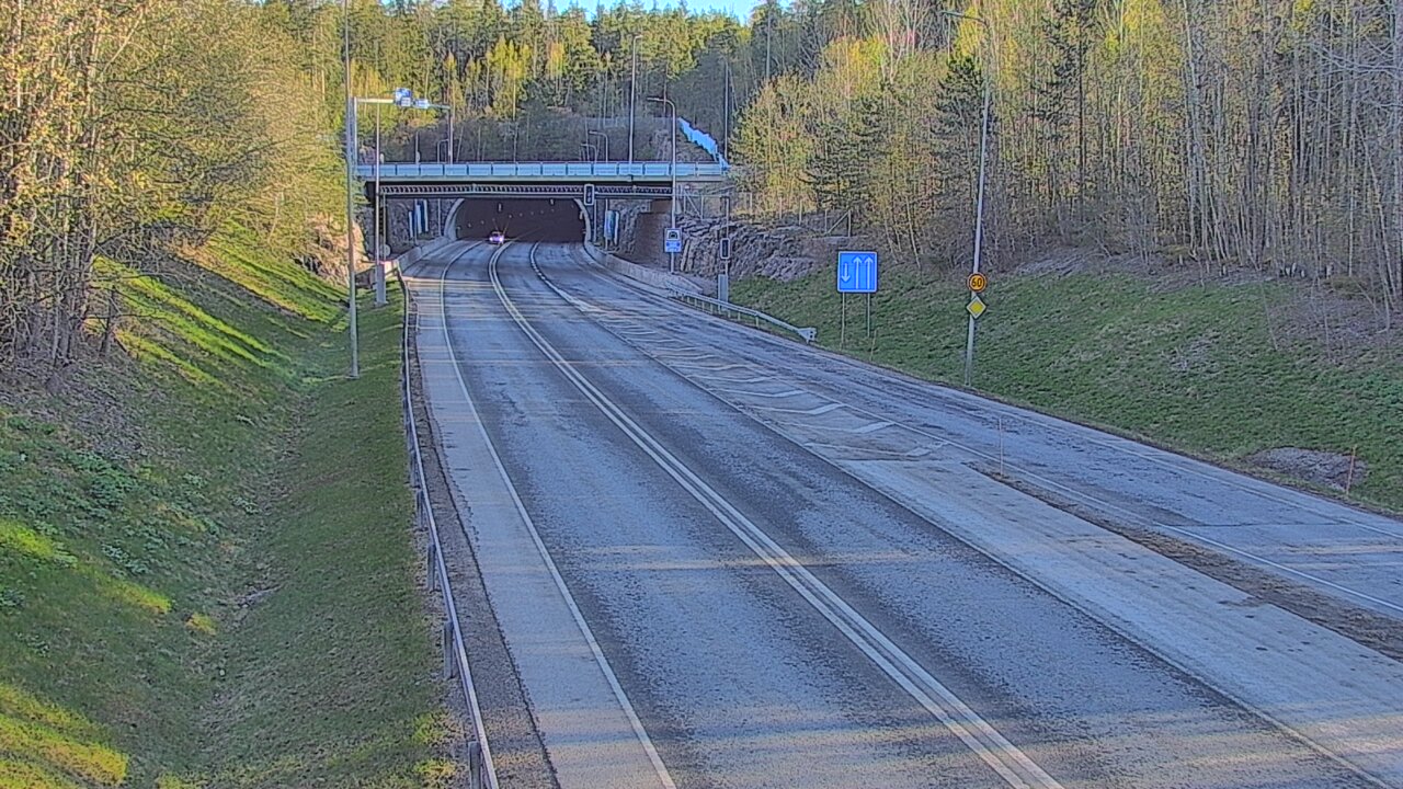 Kelikamerat Kuva Tie 102 Hiidenkallion tunneli, suuaukko etelä, Espoo, Uusimaa