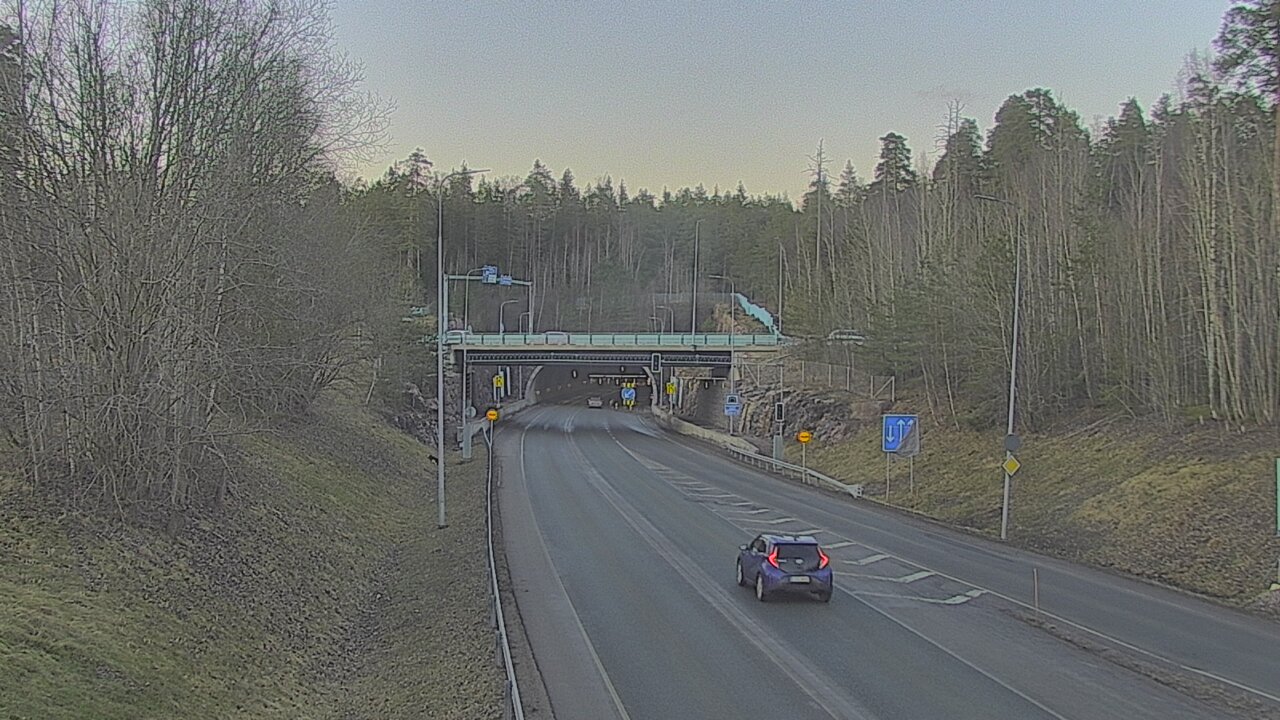 Weather Camera Image Tie 102 Hiidenkallion tunneli, suuaukko etelä, Espoo, Uusimaa