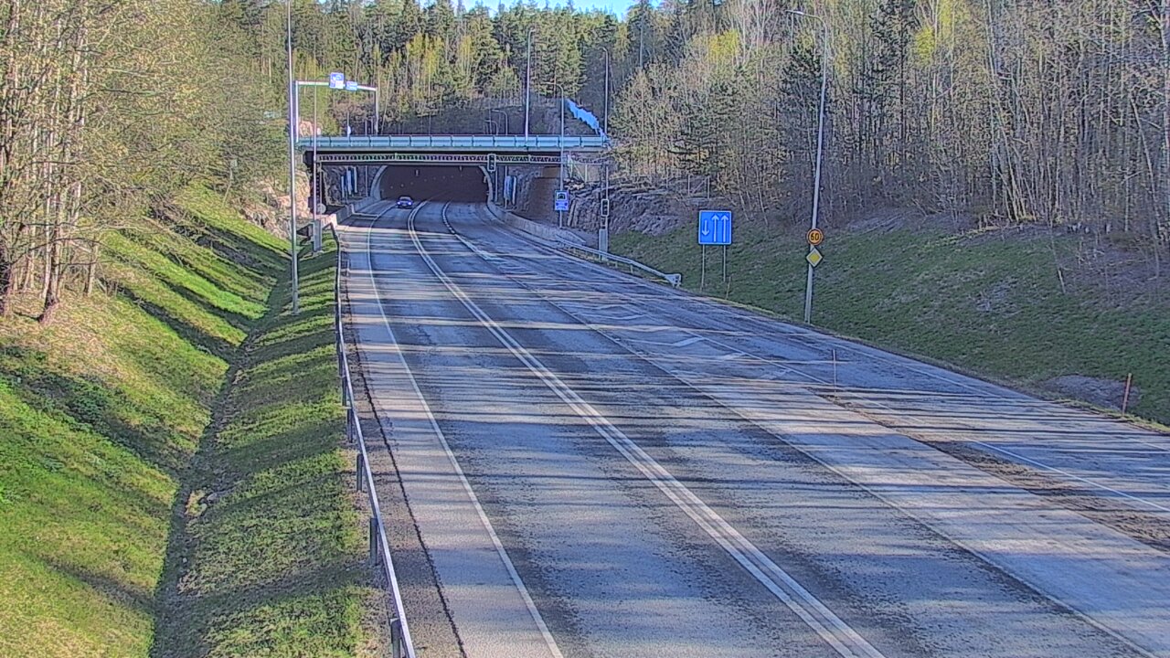 Kelikamerat Kuva Tie 102 Hiidenkallion tunneli, suuaukko etelä, Espoo, Uusimaa