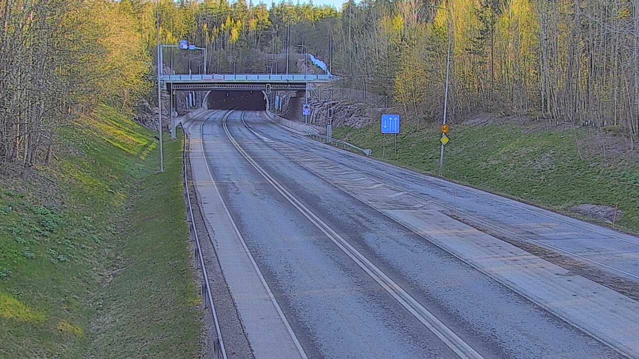 Kelikamerat Kuva Tie 102 Hiidenkallion tunneli, suuaukko etelä, Espoo, Uusimaa