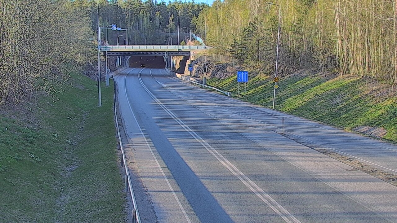 Kelikamerat Kuva Tie 102 Hiidenkallion tunneli, suuaukko etelä, Espoo, Uusimaa