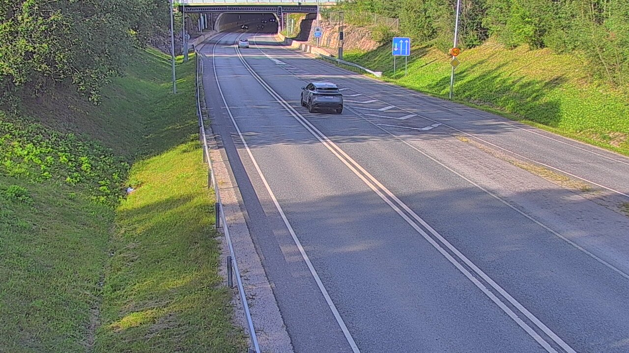 Kelikamerat Kuva Tie 102 Hiidenkallion tunneli, suuaukko etelä, Espoo, Uusimaa