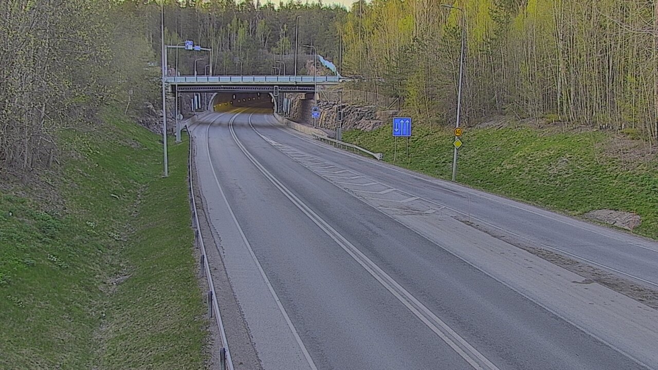 Kelikamerat Kuva Tie 102 Hiidenkallion tunneli, suuaukko etelä, Espoo, Uusimaa