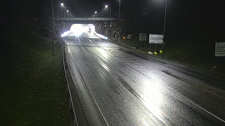 Weather Camera Image Tie 102 Hiidenkallion tunneli, suuaukko etelä, Espoo, Uusimaa