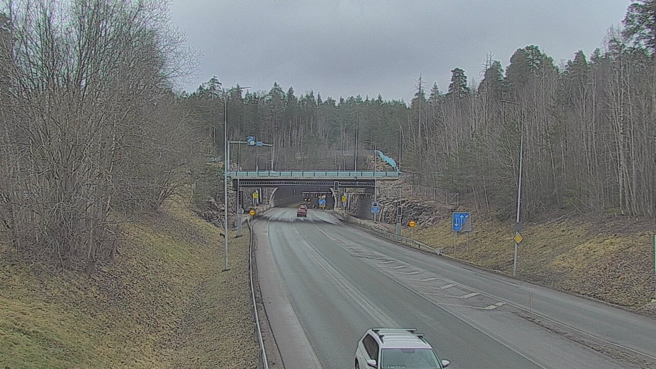 Weather Camera Image Tie 102 Hiidenkallion tunneli, suuaukko etelä, Espoo, Uusimaa