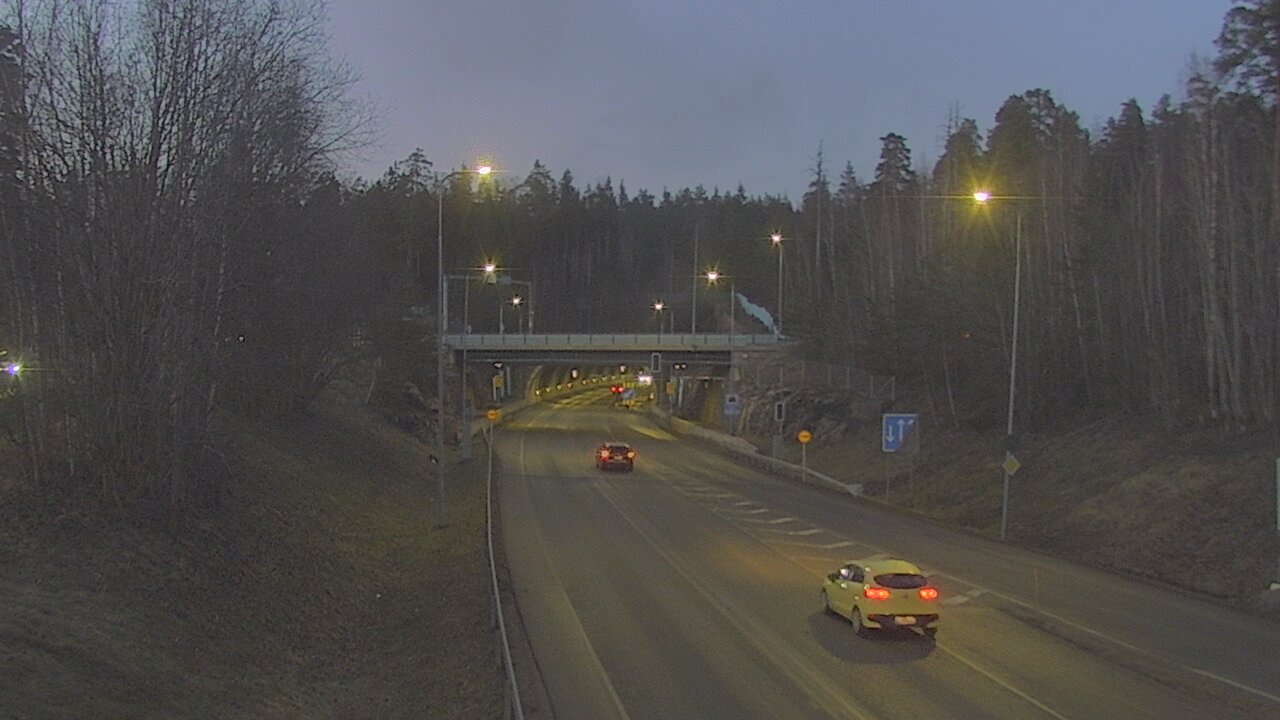 Weather Camera Image Tie 102 Hiidenkallion tunneli, suuaukko etelä, Espoo, Uusimaa