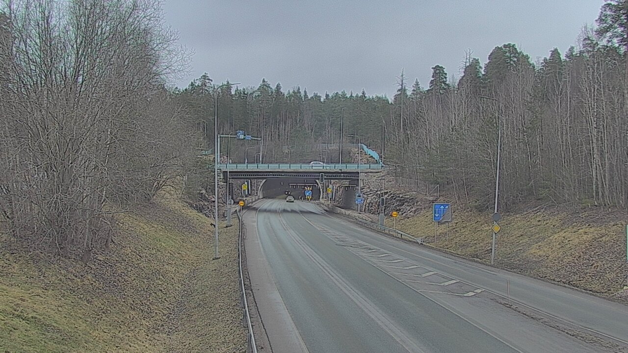 Weather Camera Image Tie 102 Hiidenkallion tunneli, suuaukko etelä, Espoo, Uusimaa