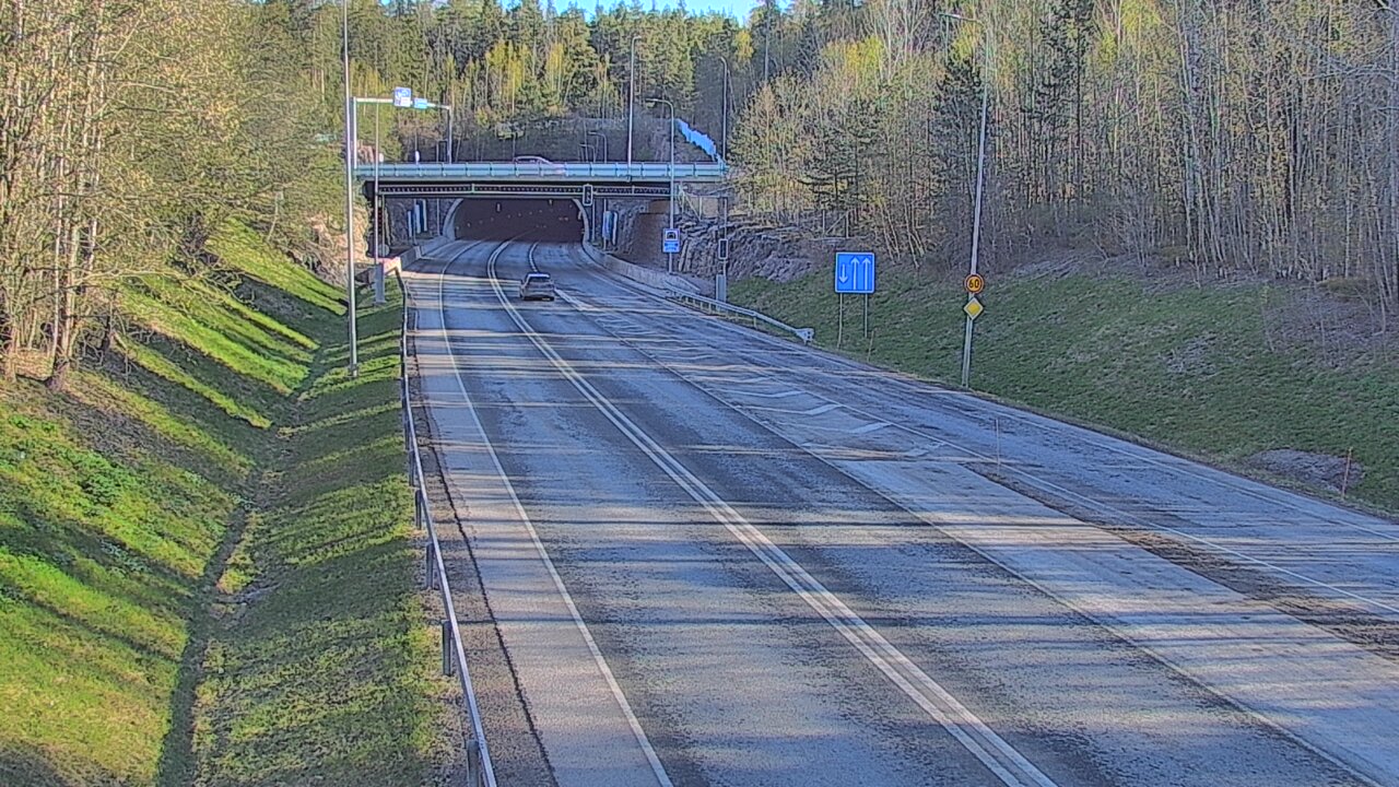 Kelikamerat Kuva Tie 102 Hiidenkallion tunneli, suuaukko etelä, Espoo, Uusimaa