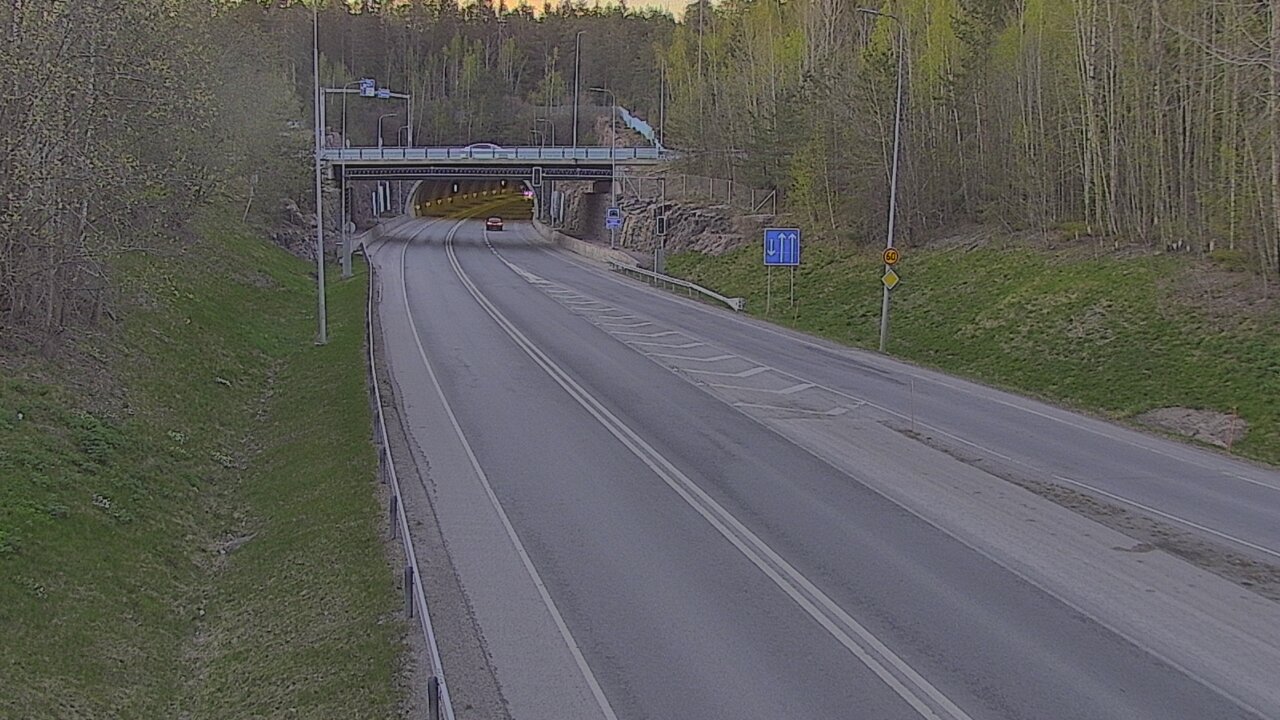 Kelikamerat Kuva Tie 102 Hiidenkallion tunneli, suuaukko etelä, Espoo, Uusimaa